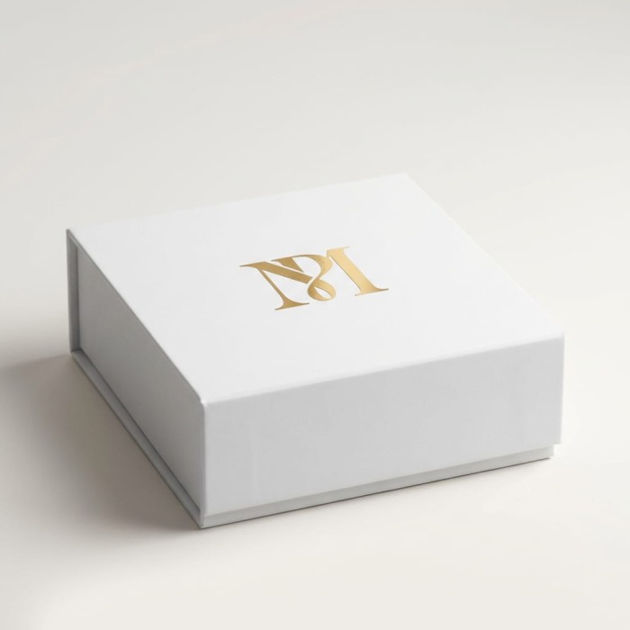 Naklejki z logo na pudełka magnetyczne Złote.jpeg