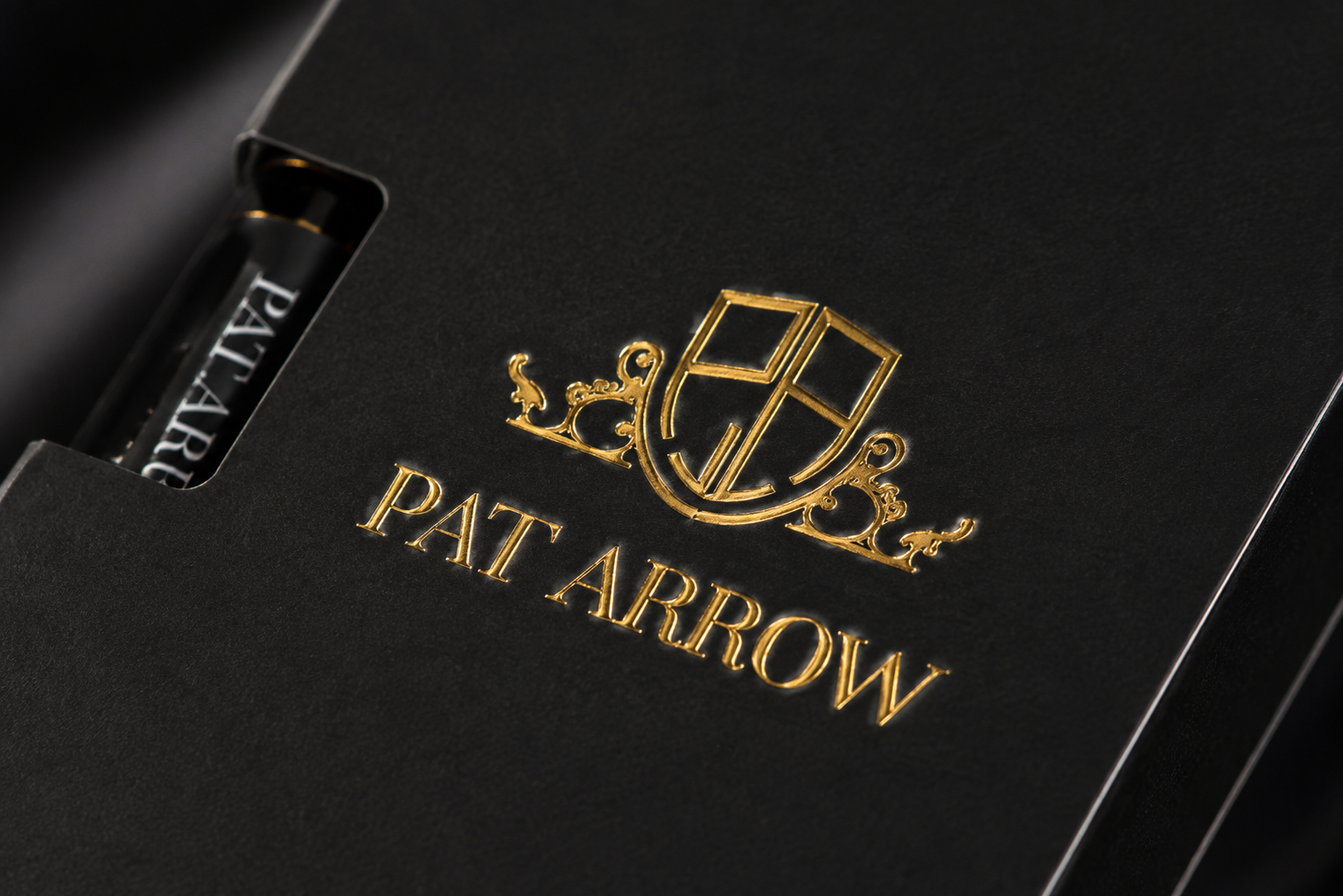 Seria eleganckich opakowań PAT ARROW na próbki perfum